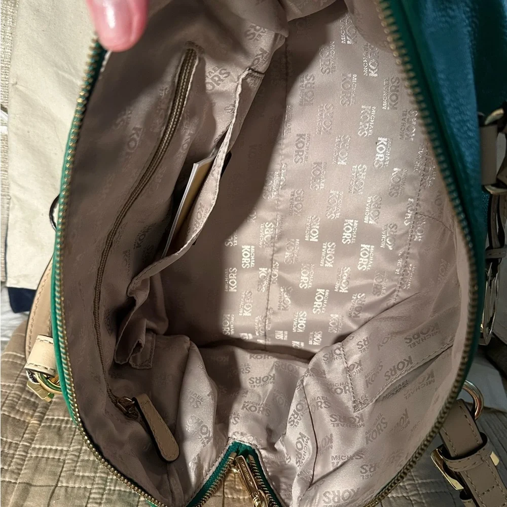 Michael Kors Grayson MD Satchel in the color Gooseberry. - Picture 11 of 14